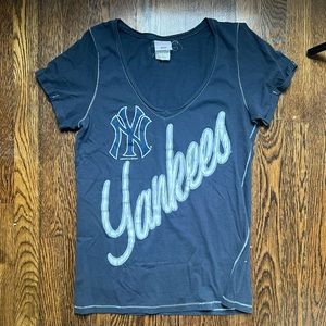 NY Yankees Womens T-Shirt. Size XL.